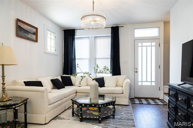 4976 Lindenwood Avenue, St Louis, MO 63109