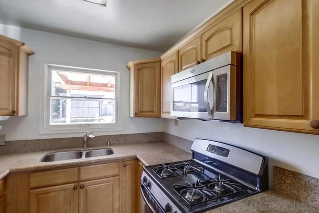 891 Elm Ave, San Diego, CA 91932