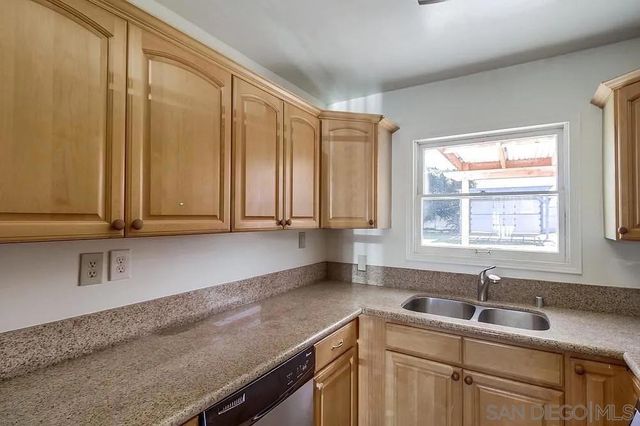 891 Elm Ave, San Diego, CA 91932