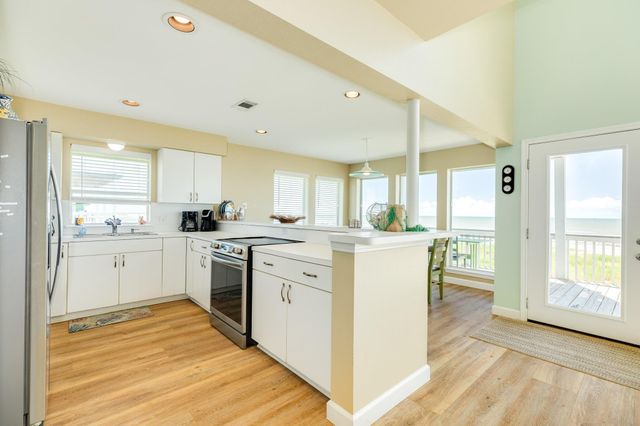 21916 Kennedy Drive, Galveston, TX 77554
