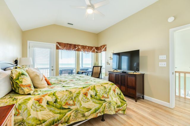 21916 Kennedy Drive, Galveston, TX 77554