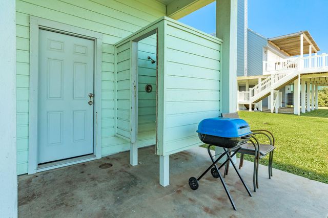 21916 Kennedy Drive, Galveston, TX 77554