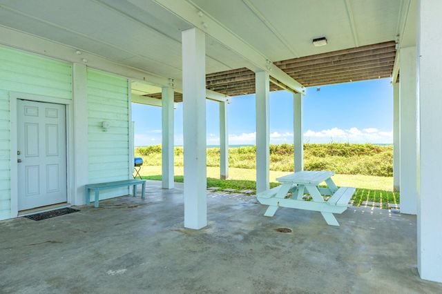 21916 Kennedy Drive, Galveston, TX 77554