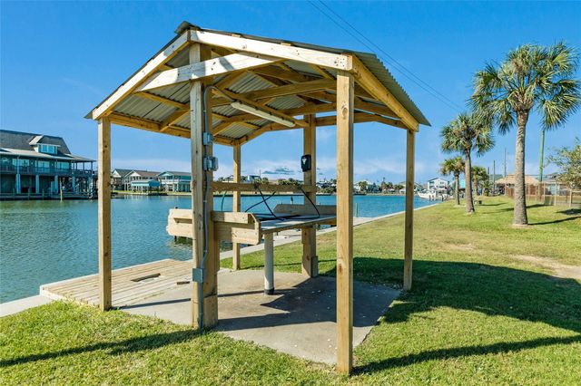 21916 Kennedy Drive, Galveston, TX 77554