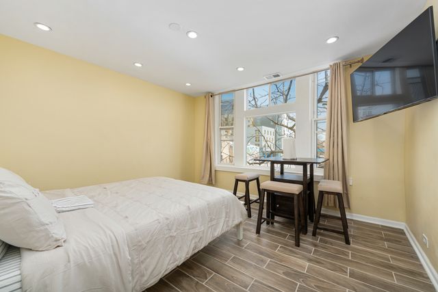2626 N Milwaukee Avenue 2F, Chicago, IL 60647