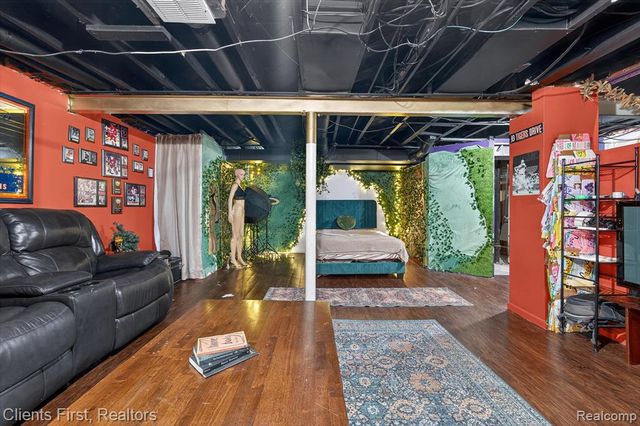 13498 Callender Street, Southgate, MI 48195