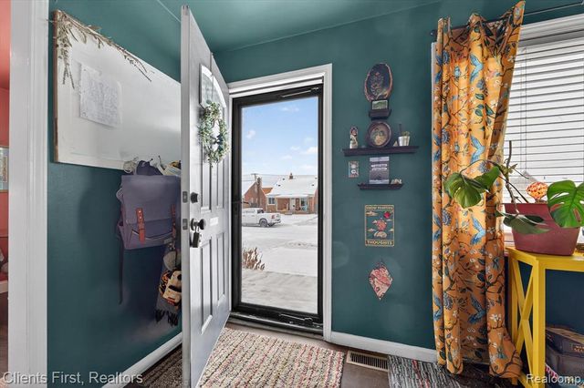 13498 Callender Street, Southgate, MI 48195