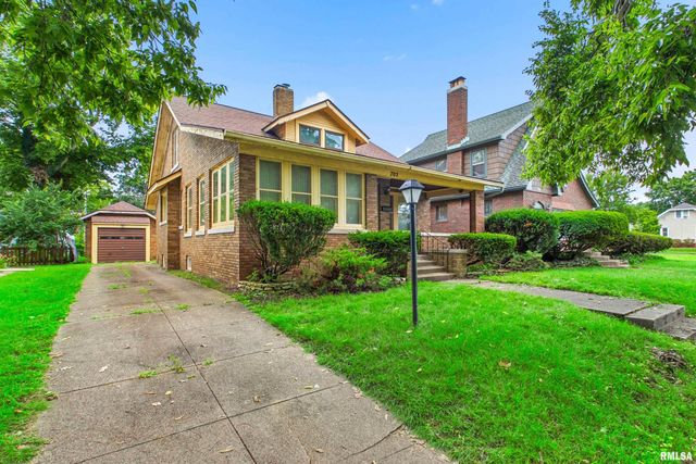702 S 8TH Street, Pekin, IL 61554
