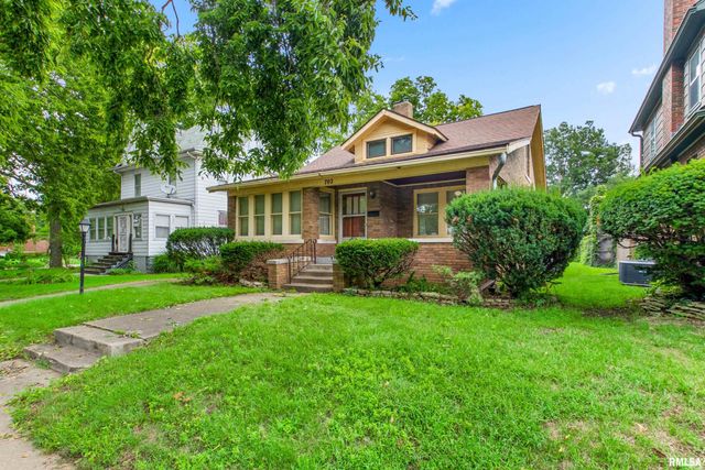 702 S 8TH Street, Pekin, IL 61554