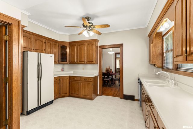 702 S 8TH Street, Pekin, IL 61554