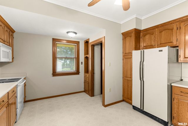 702 S 8TH Street, Pekin, IL 61554