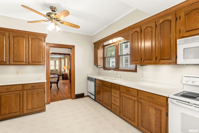702 S 8TH Street, Pekin, IL 61554