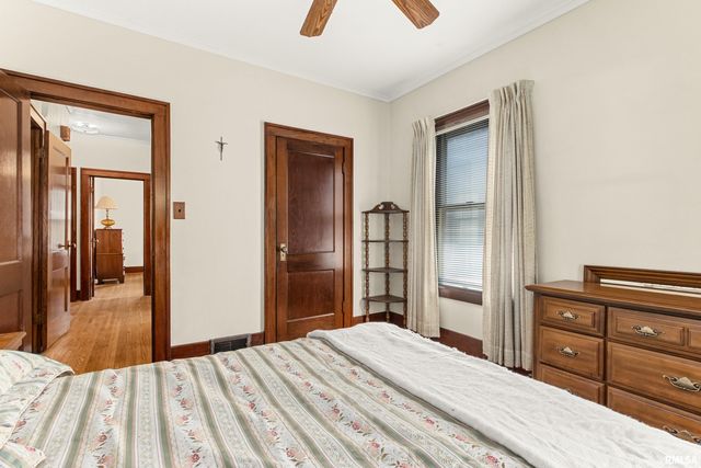 702 S 8TH Street, Pekin, IL 61554
