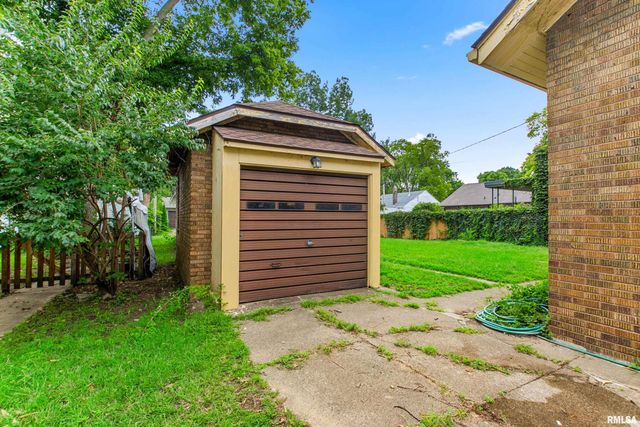 702 S 8TH Street, Pekin, IL 61554