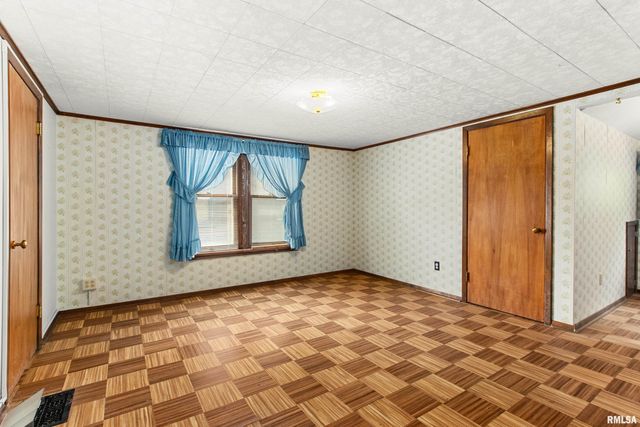 702 S 8TH Street, Pekin, IL 61554