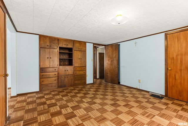 702 S 8TH Street, Pekin, IL 61554