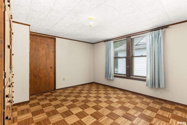 702 S 8TH Street, Pekin, IL 61554