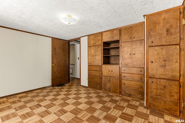 702 S 8TH Street, Pekin, IL 61554