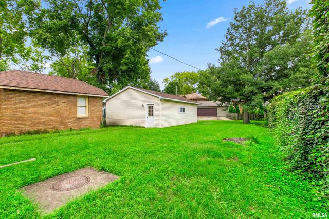 702 S 8TH Street, Pekin, IL 61554