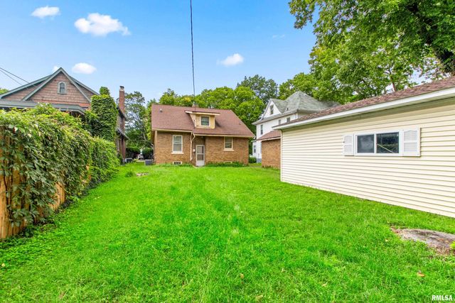 702 S 8TH Street, Pekin, IL 61554
