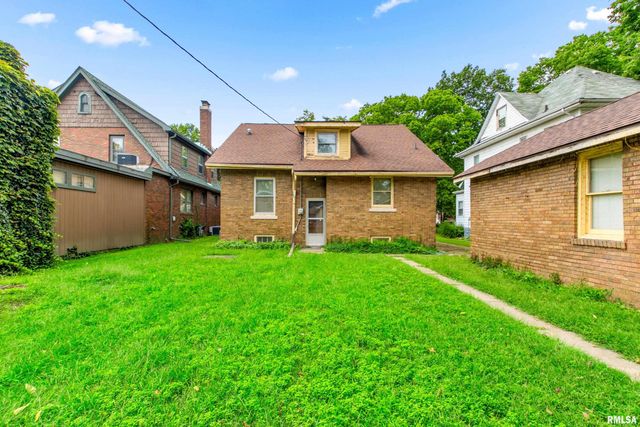 702 S 8TH Street, Pekin, IL 61554