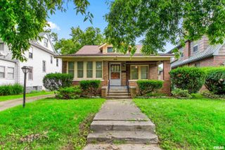 702 S 8TH Street, Pekin, IL 61554