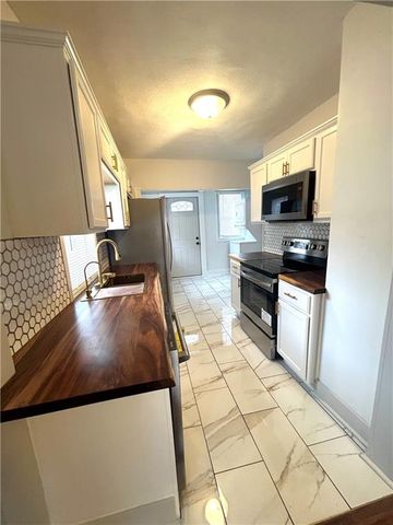 2410 Myrtle Avenue, Kansas City, MO 64127