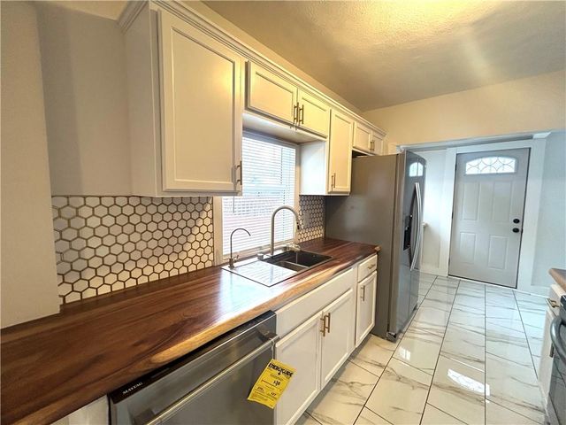 2410 Myrtle Avenue, Kansas City, MO 64127