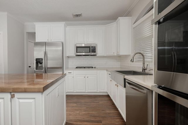 23 Shellbark, The Woodlands, TX 77382