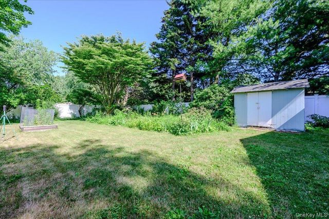 14 Akron Place, Shoreham, NY 11786