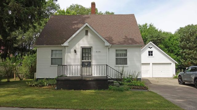 326 S Clark Street, Chesaning, MI 48616