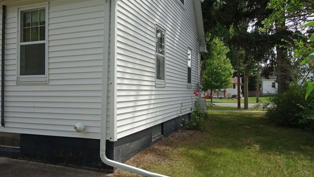 326 S Clark Street, Chesaning, MI 48616
