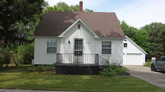 326 S Clark Street, Chesaning, MI 48616