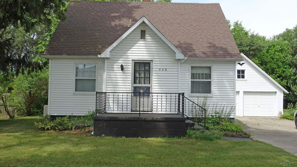 326 S Clark Street, Chesaning, MI 48616