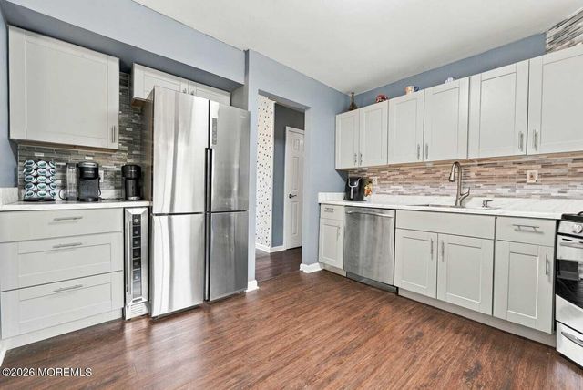25 Koenig Lane, Freehold, NJ 07728