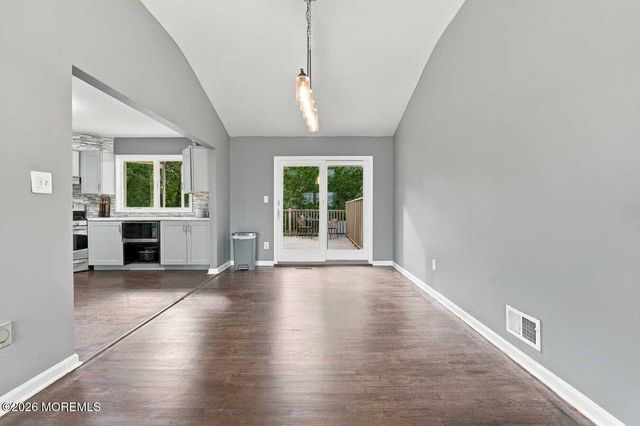 25 Koenig Lane, Freehold, NJ 07728