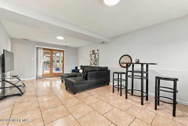 25 Koenig Lane, Freehold, NJ 07728