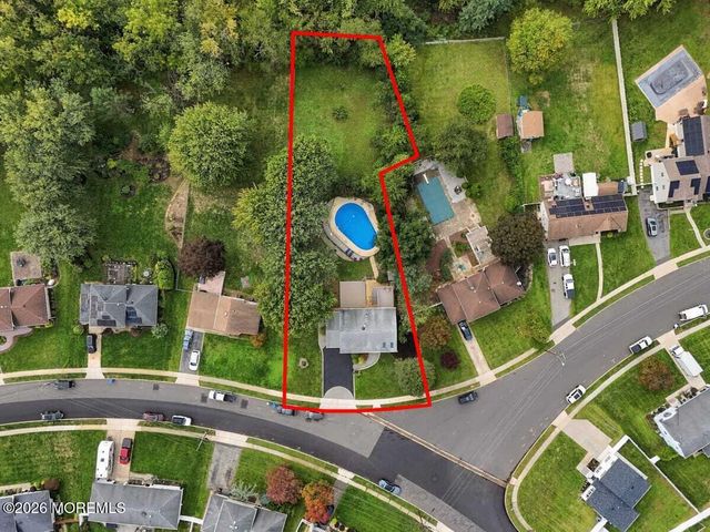25 Koenig Lane, Freehold, NJ 07728