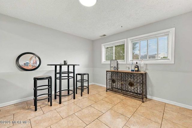 25 Koenig Lane, Freehold, NJ 07728