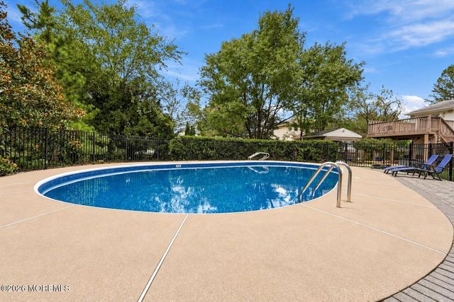25 Koenig Lane, Freehold, NJ 07728