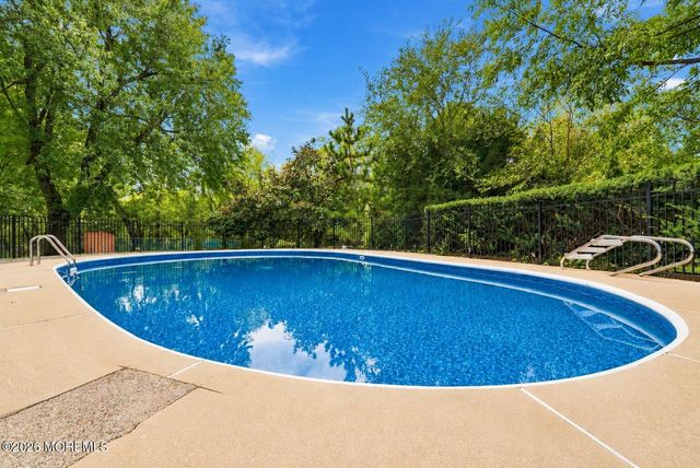 25 Koenig Lane, Freehold, NJ 07728