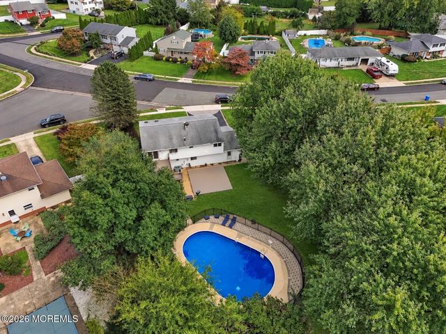 25 Koenig Lane, Freehold, NJ 07728