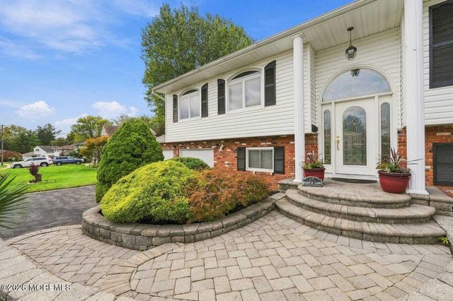 25 Koenig Lane, Freehold, NJ 07728