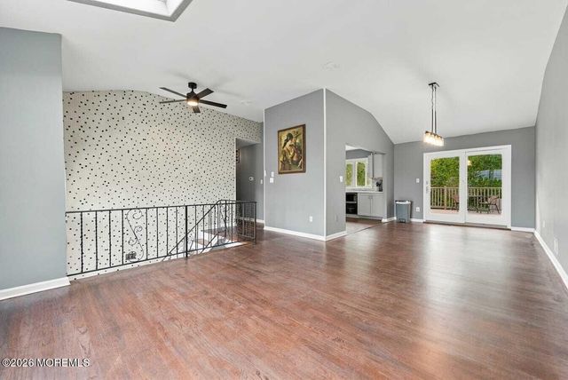 25 Koenig Lane, Freehold, NJ 07728