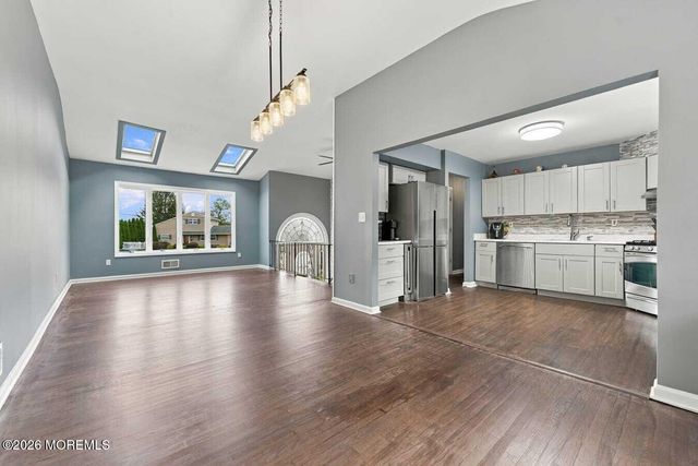 25 Koenig Lane, Freehold, NJ 07728