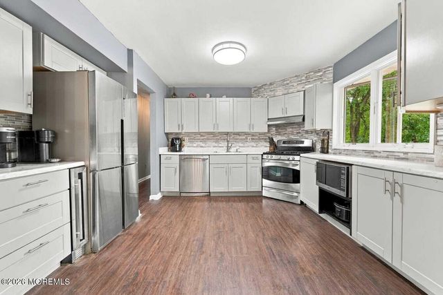 25 Koenig Lane, Freehold, NJ 07728