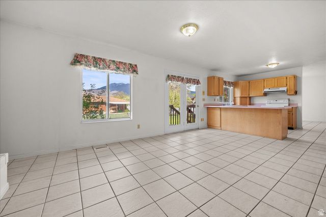 370 W 5600 S, Washington Terrace, UT 84405