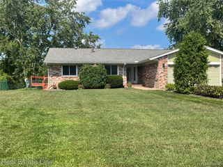 1910 Harwood Drive, Oxford Charter Township, MI 48371