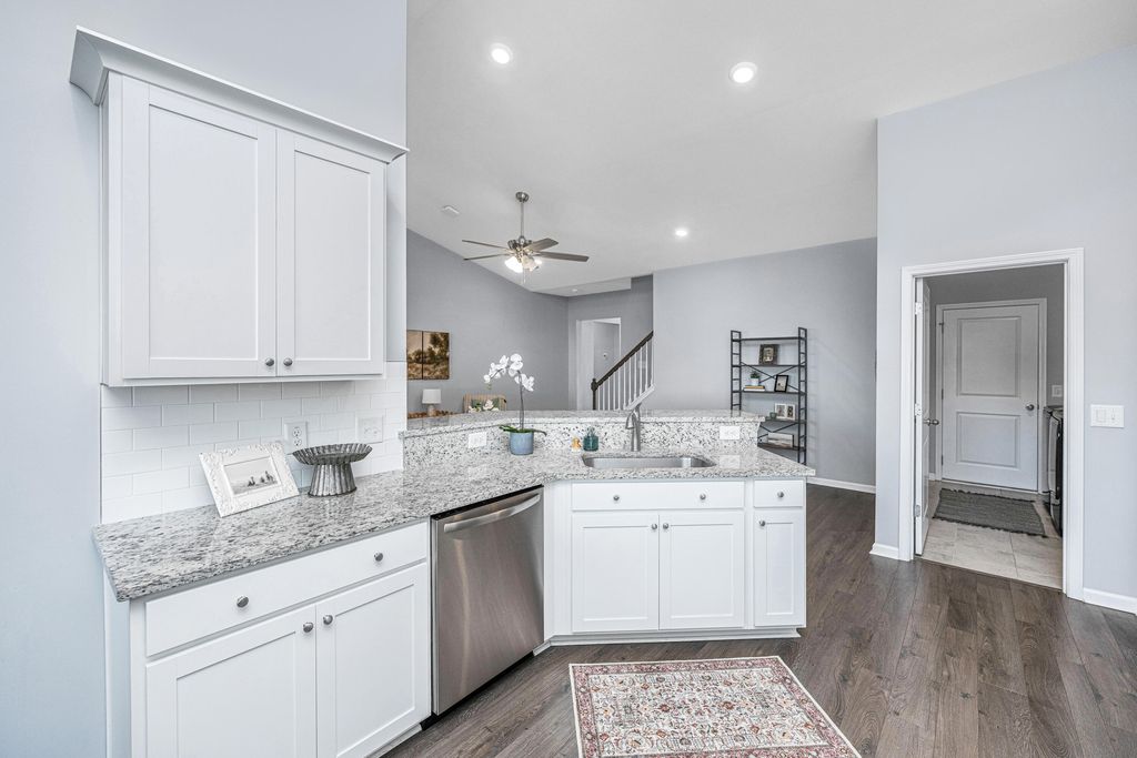 Image 11 of property listing at 226 Firewheel Court, Summerville, SC 29486