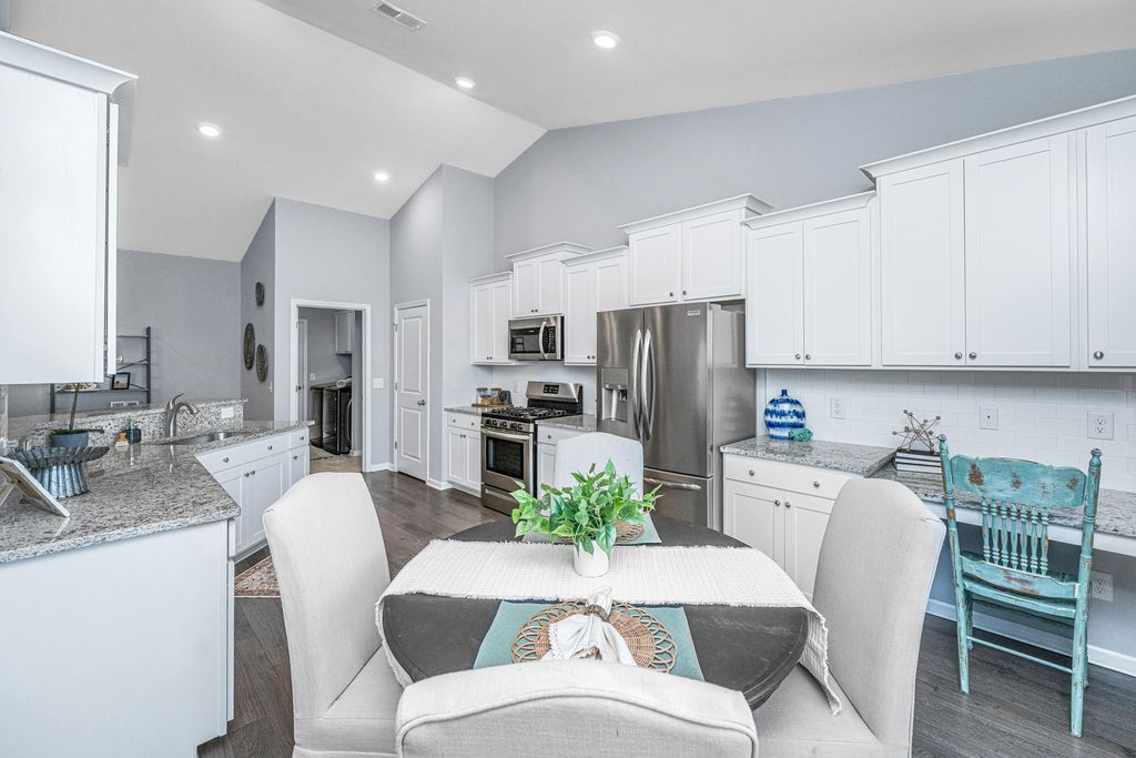 Image 12 of property listing at 226 Firewheel Court, Summerville, SC 29486